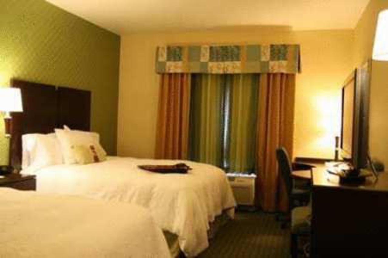 Hotel Hampton By Hilton à Brentwood Extérieur photo