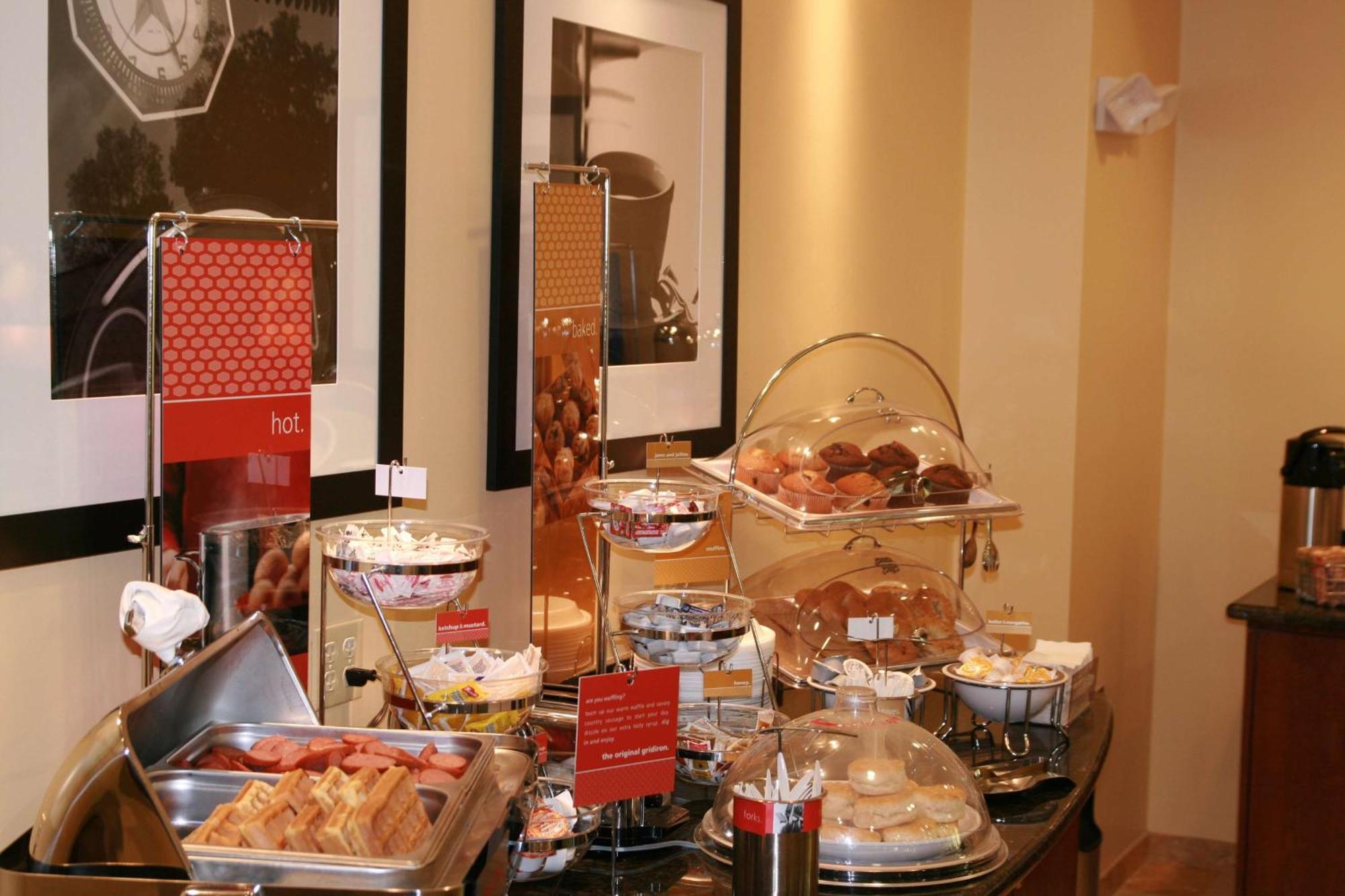 Hotel Hampton By Hilton à Brentwood Extérieur photo