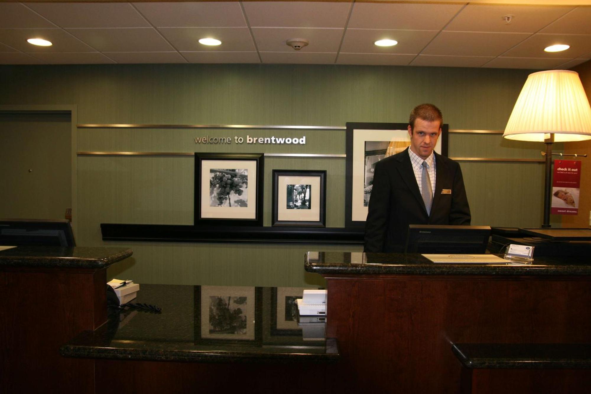 Hotel Hampton By Hilton à Brentwood Extérieur photo